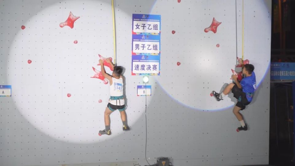 队全程护航, 尽管手心渗