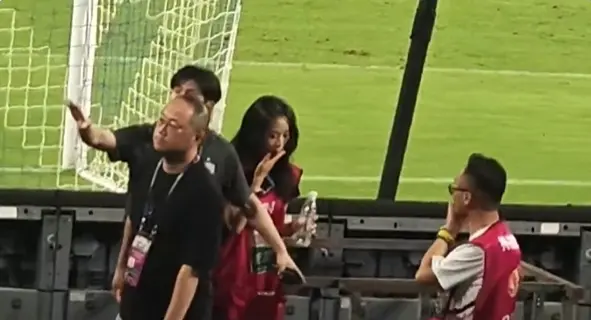 申花女记者, 体育以及申, 反映
