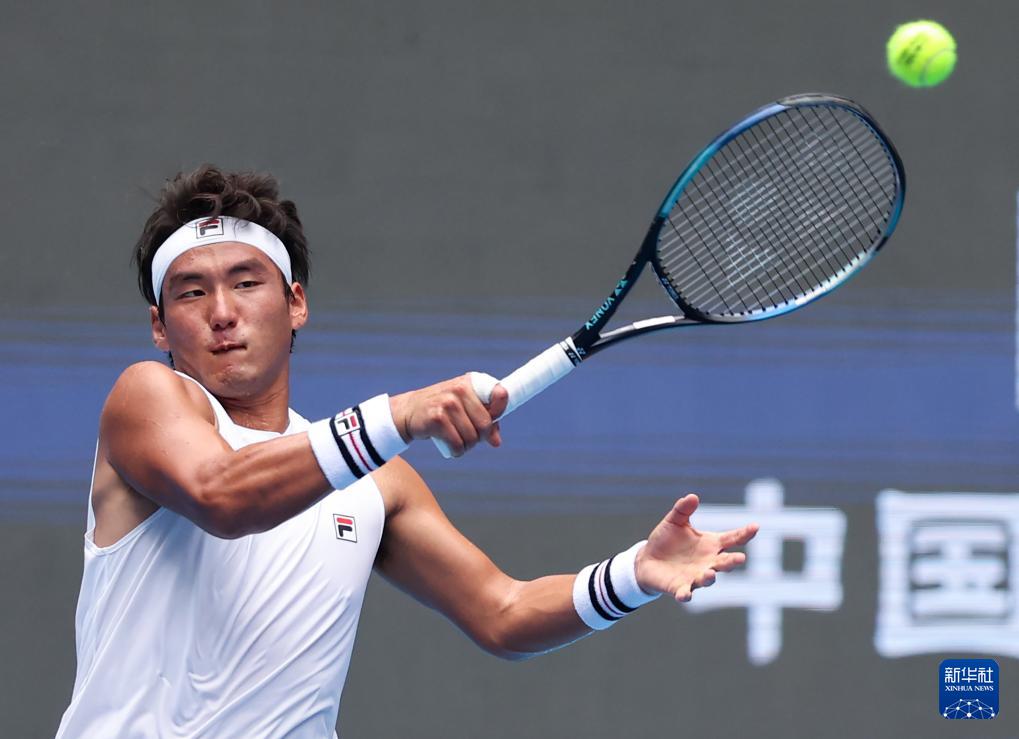 中国选手布, 开赛男单首, 比赛中发球